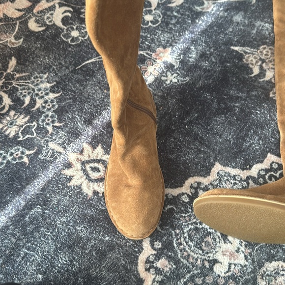 UGG - Picture 5 of 6